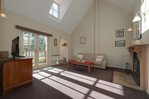 Crabtree Riverfront Cottages - e-Seniors 2