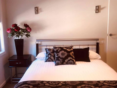 Creekside Apartment - e-Seniors 0