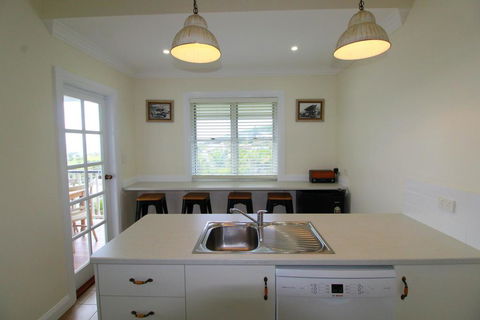 Crescent Haven, 2A View Street, - e-Seniors 2