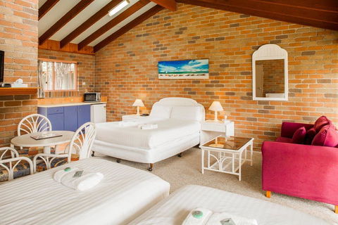 Crescent Head Resort & Conference Centre - e-Seniors 1