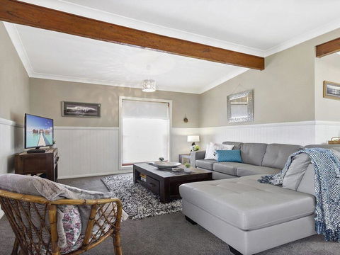 Cudgee - Quaint Cottage With Separate Cabin - e-Seniors 1