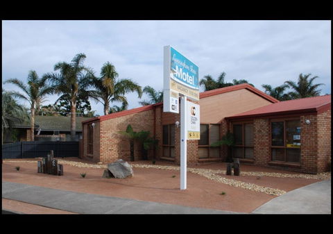 Cunningham Shore Motel - e-Seniors 1