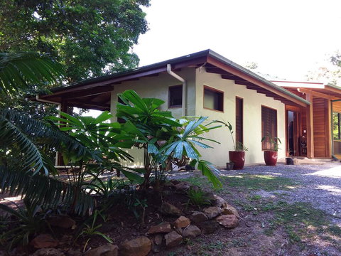 Daintree Oceanview Retreat - Holiday Home - e-Seniors 1