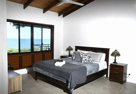 Daintree Oceanview Retreat - Holiday Home - e-Seniors 3