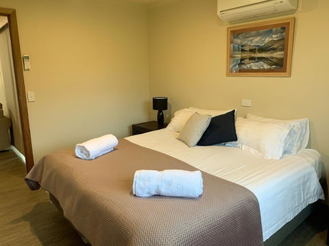Daysend Cottages - e-Seniors 3
