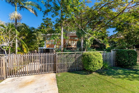 Decked Out For A Fantastic Holiday - (Whole House) Winnett St, Woorim - e-Seniors 2