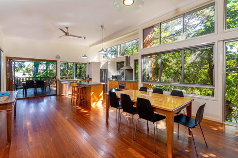 Decked Out For A Fantastic Holiday - Winnett St, Woorim (Upstairs Only) - e-Seniors 3