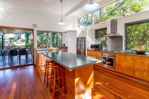 Decked Out For A Fantastic Holiday - Winnett St, Woorim (Upstairs Only) - e-Seniors 2