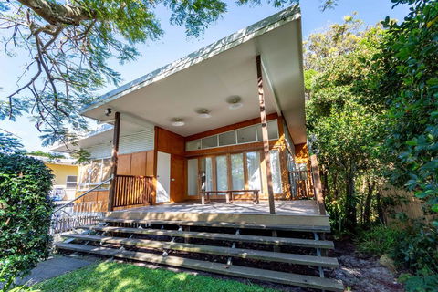 Decked Out For A Fantastic Holiday - Winnett St, Woorim (Upstairs Only) - e-Seniors 0