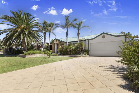 DIAMOND BAY RETREAT - SORRENTO - e-Seniors 2