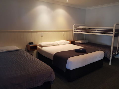Dirranbandi Motor Inn - e-Seniors 1