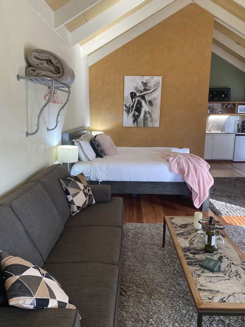 Double Nut Chalets, Daylesford - e-Seniors 0