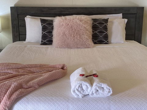 Double Nut Chalets, Daylesford - e-Seniors 3