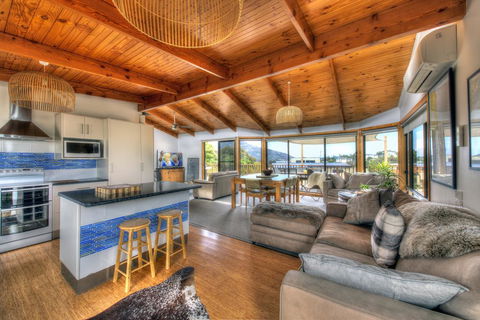 Dove On Freycinet - e-Seniors 1