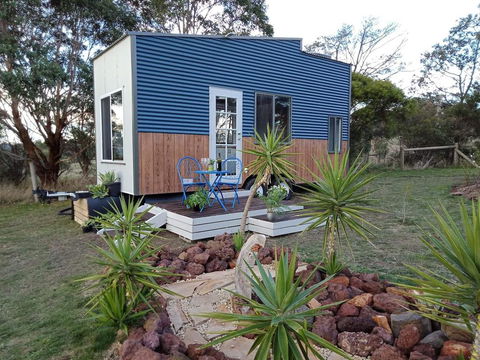 Dyl & Lil's Tiny House On Wheels - e-Seniors 0