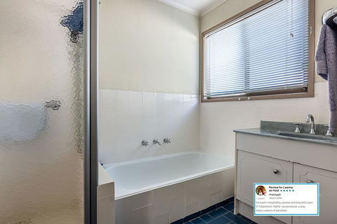 Eagle Bay Cottage - e-Seniors 2