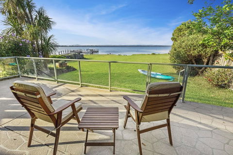 Eagle Point Getaway - Waterfront Serenity! - e-Seniors 0