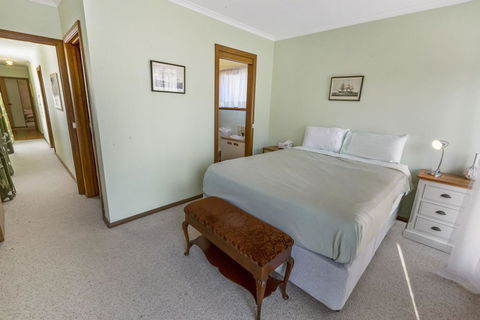 Eagle Point Getaway - Waterfront Serenity! - e-Seniors 2