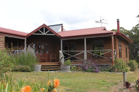 Eagle's Roost Farmstay B&B - e-Seniors 0