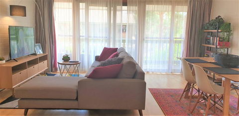 Elegant And Relaxing Apartment Few Mins To Canberra Racecourse - e-Seniors 3