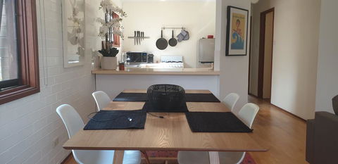 Elegant And Relaxing Apartment Few Mins To Canberra Racecourse - e-Seniors 1