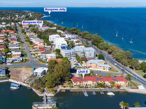 Elegant Waterfront Gem Where The Ocean Meets The Canal! - e-Seniors 1