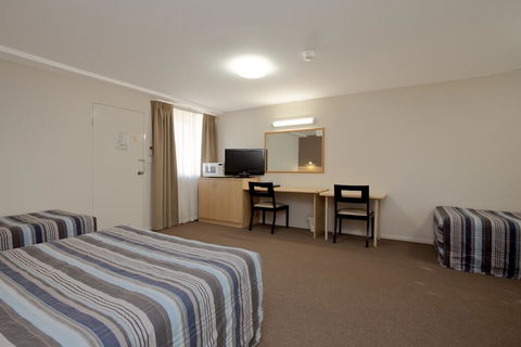 Elizabeth Motor Inn - e-Seniors 1