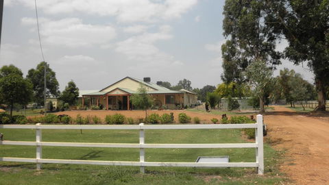 Enderslie House Bed & Breakfast - e-Seniors 1