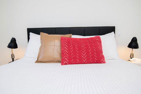 Endsleigh II - Cosy 2 Bedroom Villa, Free Wifi, Near CBD - e-Seniors 1