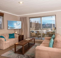 Erulisse-Spacious townhouse with magical lake views - e-Seniors
