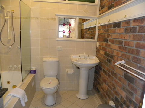 Ettalong Beach Tourist Resort - e-Seniors 1