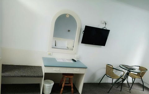 Excelsior Motor Inn - e-Seniors 1