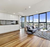 Executive City-centre Apartment with Parking - e-Seniors