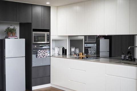 Executive City-centre Apartment With Parking - e-Seniors 1