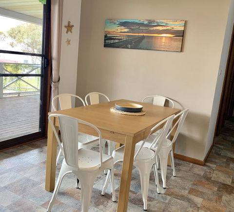 Fareview Beach House - e-Seniors 3