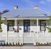 Farmers Arms Heritage Cottage - e-Seniors