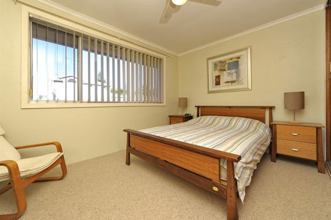 Fingal Court Unit 3 - Fingal Bay - e-Seniors 3