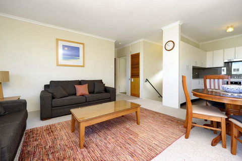 Fingal Court Unit 3 - Fingal Bay - e-Seniors 1