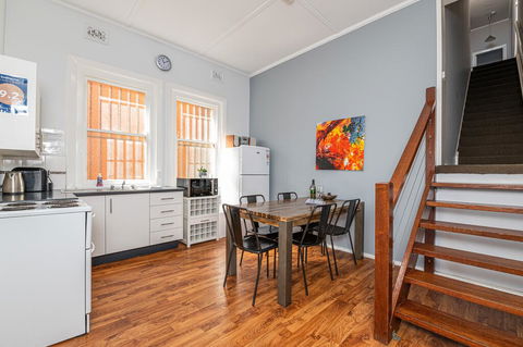 Five Ways CBD Apartment - Spacious, Wifi, Free Parking - e-Seniors 0