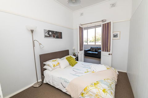 Five Ways CBD Apartment - Spacious, Wifi, Free Parking - e-Seniors 3