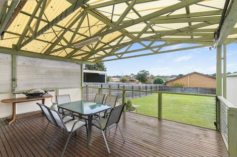 Francis Geelong 156 - e-Seniors 0