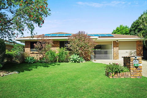 Freshly Revovated Dog Friendly House Walking Distance To Waterfront! - e-Seniors 0