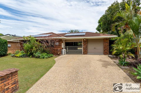 Freshly Revovated Dog Friendly House Walking Distance To Waterfront! - e-Seniors 2