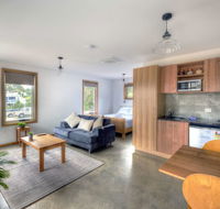 Freycinet Stone Studio 7 - Quartz - e-Seniors