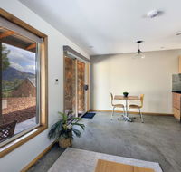 Freycinet Stone Studio 8 - Sandstone - e-Seniors