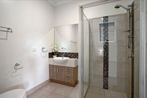 GALBRAITH BEACH STUDIO 2 - e-Seniors 2