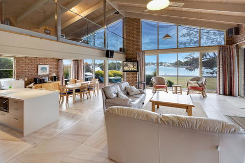 Getaway - Waterfront Island Living - e-Seniors 1