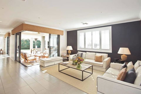 Getaway On Poplars - Comfortable And Well-appointed - e-Seniors 2