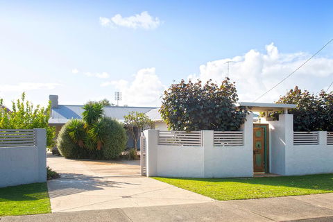 GIFFORD HOUSE - e-Seniors 1