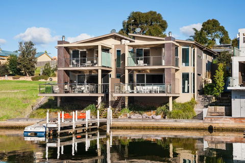 Gippsland Lakehouse - e-Seniors 1